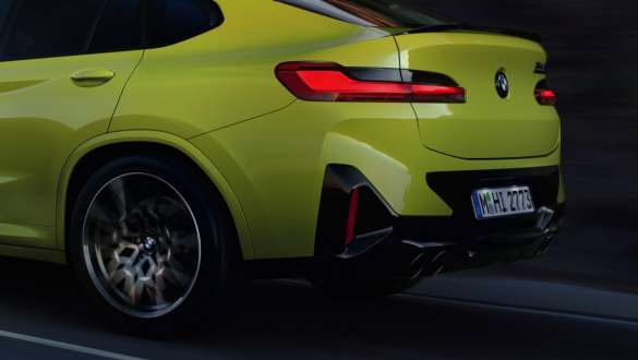 M xDrive BMW X4 M Competition F98 LCI Facelift 2021 BMW X4 M Competition F98 LCI Facelift 2021 M xDrive Dreiviertel-Heckansicht