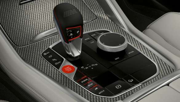 BMW X5 M Competition mit M Steptronic Getriebe F95 8-Gang M Steptronic Getriebe mit Drivelogic BMW X5 M Competition F95 2020 SUV Interieur Nahaufnahme Gangwahlschalter