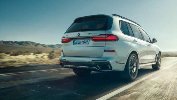 BMW X7 M Automobil mit Executive Drive Pro BMW X7 M Automobil mit Fahrwerksregelsystem Executive Drive Pro, G07, Dreiviertel-Heckansicht