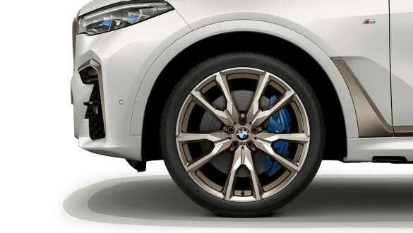 BMW X7 M Automobil mit M Leichtmetallrädern BMW X7 M Automobil mit M Leichtmetallrädern V-Speiche 755 M, G07, Nahaufnahme Felge
