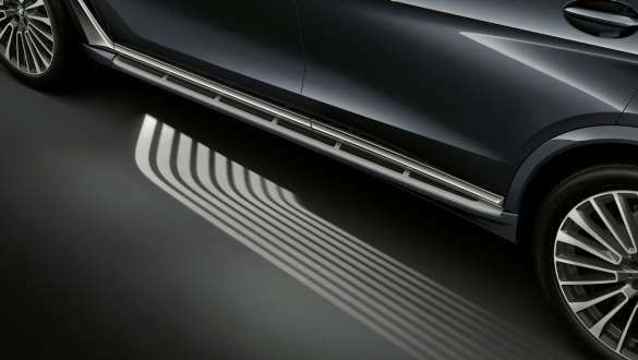BMW X7 M Automobil mit Welcome Light Carpet G07 2019 BMW X7 M Automobil mit Welcome Light Carpet G07 2019