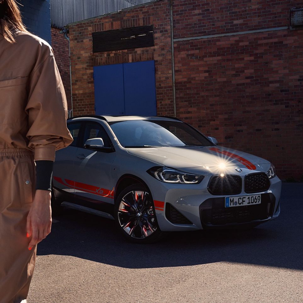 Doppelniere BMW X2 F39 BMW X2 2020 F39 Brooklyn Grau Dreiviertel Frontansicht Doppelniere