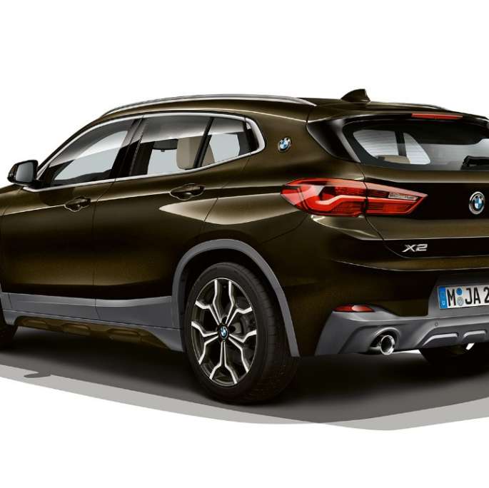 Dreiviertel Frontansicht BMW X2 sDrive20i Modell M Sport X BMW X2 sDrive20i Modell M Sport X 2018 F39 Sparkling Storm Brillanteffekt Dreiviertel Frontansicht