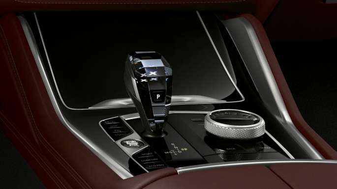 BMW X6 mit BMW Individual, Mittelkonsole. G06 BMW X6 Interieur mit BMW Individual mit Fokus auf Mittelkonsole. G06