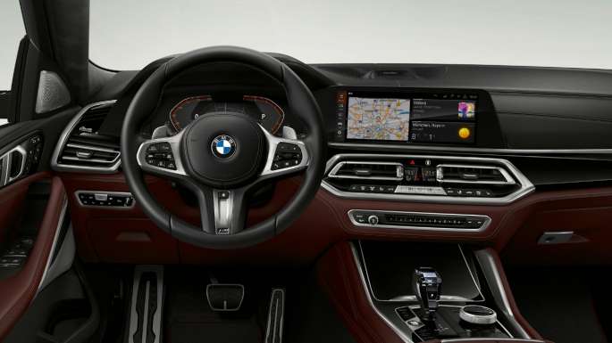 BMW X6 mit BMW Individual, Cockpit. G06 BMW X6 Interieur mit BMW Individual mit Fokus auf das Cockpit. G06
