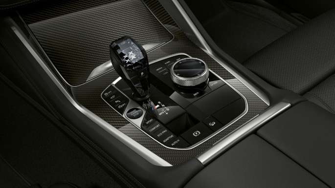 BMW X6 mit BMW xLine, Mittelkonsole. G06 BMW X6 Interieur mit BMW xLine mit Fokus auf Mittelkonsole. G06