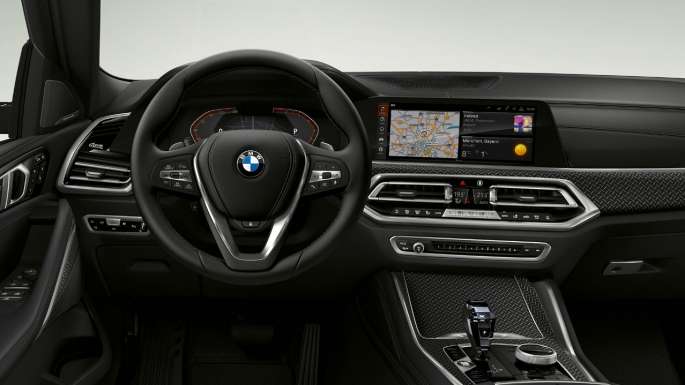 BMW X6 mit BMW xLine, Cockpit. G06 BMW X6 Interieur mit BMW xLine mit Fokus auf das Cockpit. G06