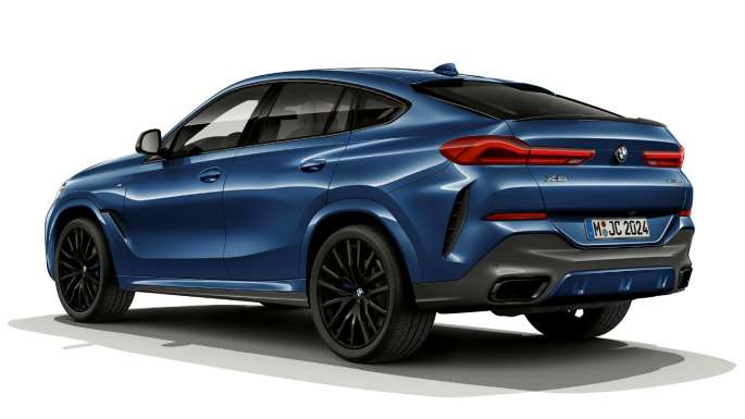 BMW X6 mit mit M Sportpaket, Heck. G06 BMW X6 mit M Sportpaket in Dreiviertel-Heckansicht. G06
