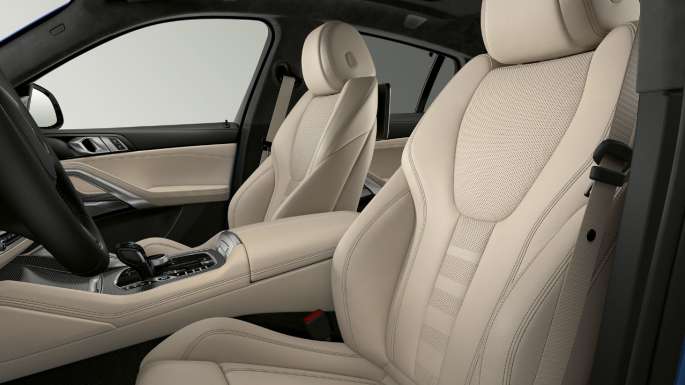 BMW X6 mit M Sportpaket, Polsterung. G06 BMW X6 Interieur mit M Sportpaket mit Fokus auf Polsterung G06