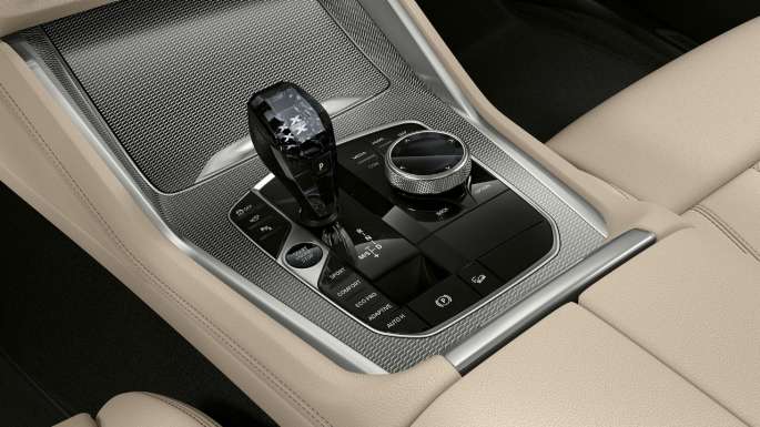 BMW X6 mit M Sportpaket, Mittelkonsole. G06 BMW X6 Interieur mit M Sportpaket mit Fokus auf Mittelkonsole. G06