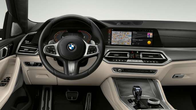 BMW X6 mit M Sportpaket, Cockpit. BMW X6 Interieur mit M Sportpaket mit Fokus auf das Cockpit.