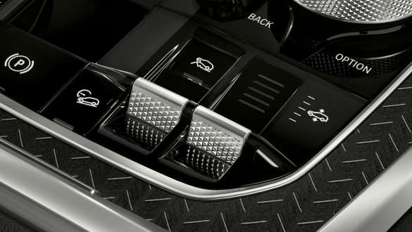 BMW X6 SUV Interieur, Offroad-Modi. G06 BMW X6 SUV Interieur mit Fokus auf Offroad-Modi. G06