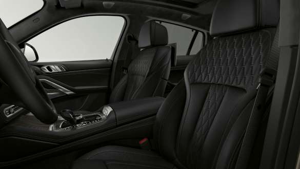 BMW X6 SUV Sportsitze. G06 BMW X6 SUV Interieur mit Fokus auf Sportsitze. G06