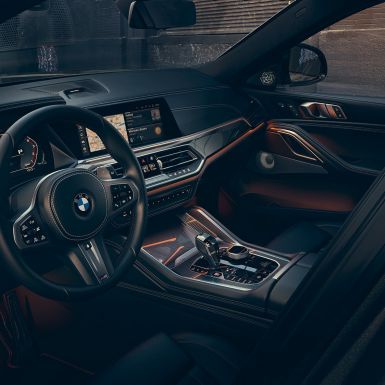 Cockpit mit Blick auf 12,3“ Displays. G06 BMW X6 Cockpit mit Blick auf 12,3“ Displays. G06