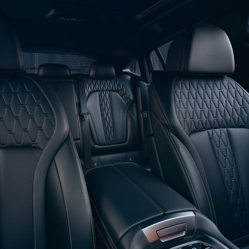 BMW X6 Polsterung. G06 BMW X6 Interieur mit Blick auf Polsterung. G06