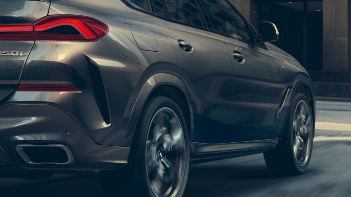 Adaptive M Fahrwerk Professional. G06 Dreiviertel-Heckaufnahme des BMW X6. G06