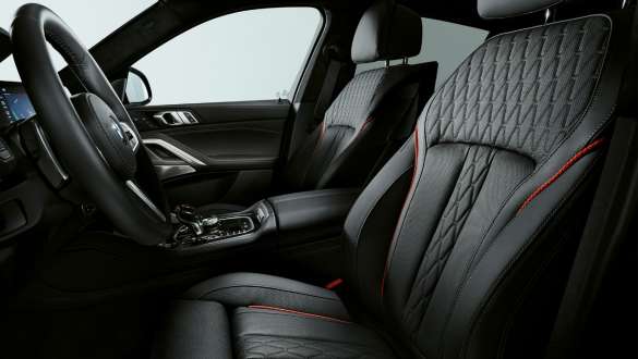 BMW Individual Volllederausstattung Merino in Schwarz mit roten Ziernähten BMW X6 Edition Black Vermilion G06 2021 BMW Individual Volllederausstattung Merino in Schwarz mit roten Ziernähten BMW X6 Edition Black Vermilion G06 2021
