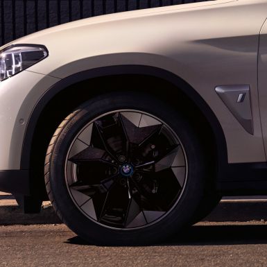 Aerodynamik-Räder BMW iX3 G08 Nahaufnahme Rad Aerodynamik-Räder BMW iX3 G08 2020 Mineralweiß metallic Nahaufnahme Rad Exterieur
