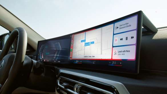 Dashboard Ansicht mit Curved Display Screen Apple car play Dashboard Ansicht mit Curved Display Screen CID OS8 Apple car play