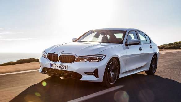 BMW Touring fahrend Frontansicht BMW Touring fahrend 3/4 Frontansicht