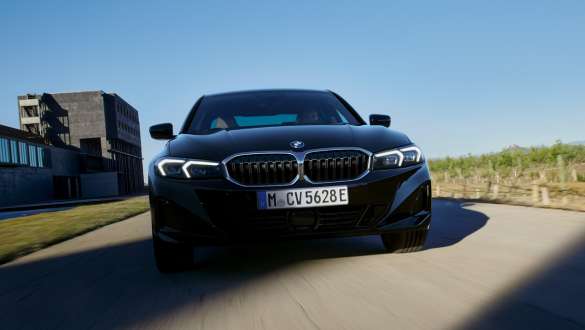 BMW Série 3 Berline Plug-in Hybrid G20 vue de face BMW Série 3 Berline Plug-in Hybrid G20 vue de face en conduite