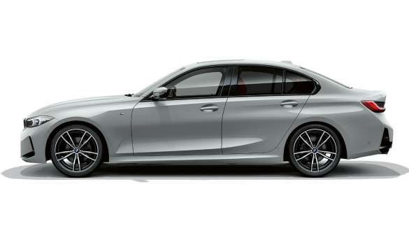 BMW Série 3 Berline LCI G20 vue de profil à l’arrêt BMW Série 3 Berline LCI G20 Brooklyn Grau vue de profil à l'arrêt