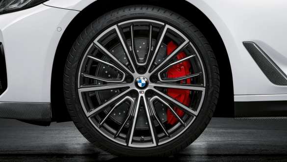 Jantes BMW M Performance 20" forgées à multirayons 732 M, bicolores de la BMW Série 5 Touring G31 LCI Jantes BMW M 20" forgées en alliage léger, à multirayons 732 M, en exécution bicolore de la BMW Série 5 Touring G31, restylage 2020