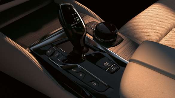 Appliques en céramique sur les éléments de commande de la BMW Série 6 Gran Turismo G32 2020 Appliques en céramique sur les éléments de commande de la BMW Série 6 Gran Turismo 640i xDrive G32 2020, intérieur