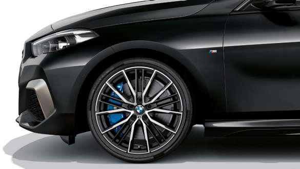 Freins M sport, BMW M235i xDrive Gran Coupé Freins M sport BMW M235i xDrive Gran Coupé Black Sapphire metallic F44