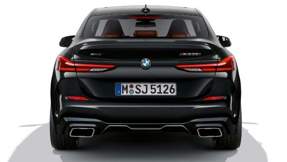 Système d’échappement M spécifique, BMW M235i xDrive Gran Coupé Système d'échappement M spécifique BMW M235i xDrive Gran Coupé Black Sapphire metallic F44, vue arrière