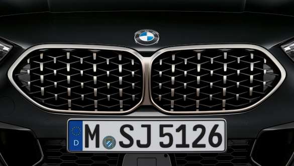 Naseaux BMW en style mesh BMW M235i xDrive Gran Coupé Naseaux BMW en style mesh BMW M235i xDrive Gran Coupé Black Sapphire metallic F44, vue en gros plan