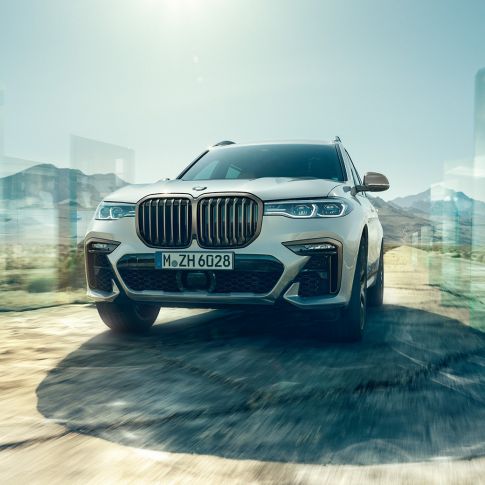 BMW X7 M50d SUV, vue avant. BMW X7 M50d SUV en Mineralweiß, vue avant, G07, 2019