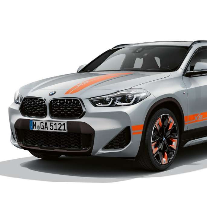 BMW X2 Modèle Édition M Mesh, vue de trois quarts avant BMW X2 Modèle Édition M Mesh 2020 F39 Brooklyn Grau vue de trois quarts avant