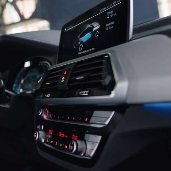 Vidéo de l’habitacle de la BMW iX3 SUV G08 BMW iX3 SUV G08 2020 en Mineralweiß metallic, vidéo de l’habitacle