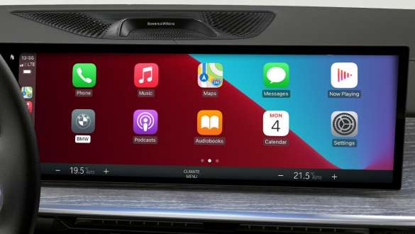 BMW X7 G07 LCI – vue rapprochée du système d’intégration pour smartphone et de l’écran de contrôle BMW X7 G07 LCI – vue rapprochée du système d’intégration pour smartphone et de l’écran de contrôle
