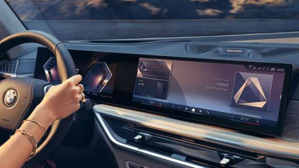 BMW Operating System 8 de la BMW X7 G07 LCI – vue rapprochée du BMW Curved Display BMW Operating System 8 de la BMW X7 G07 LCI – vue rapprochée du BMW Curved Display