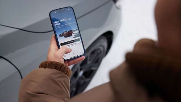 BMW servicehub BMW reparatie en verzorging BMW reparaties en verzorging BMW servicehub BMW servicemedewerker adviseert klant