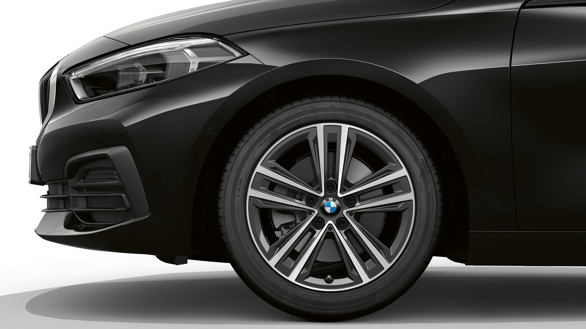 16" Leichtmetallrad Sternspeiche 517. BMW 1er Modell Advantage in Schwarz, seitliche Front mit 16" Leichtmetallrad Sternspeiche 517.