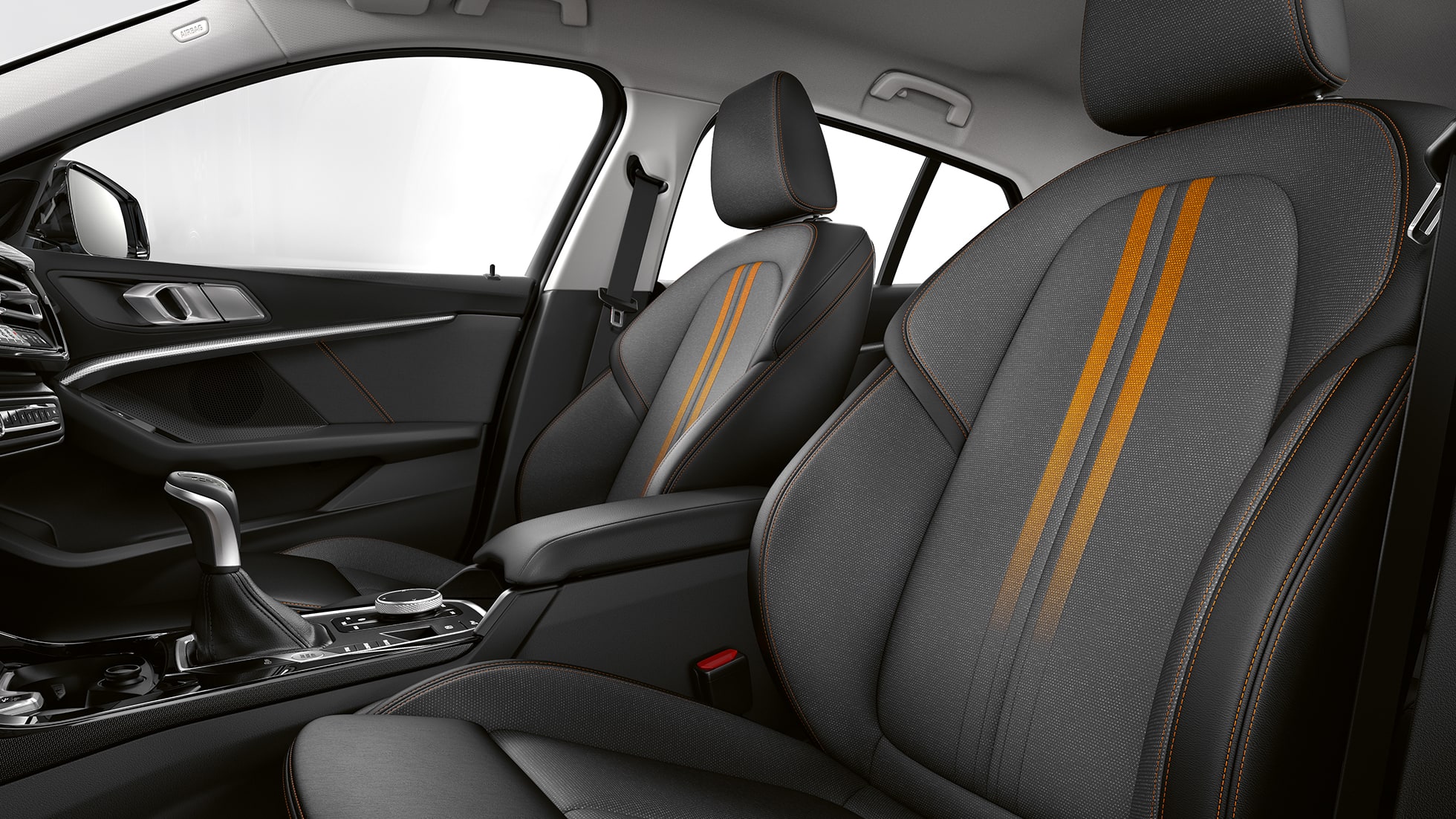 Sportsitze für Fahrer und Beifahrer. BMW 1er Modell Sport, Interieur mit Sportsitzen für Fahrer und Beifahrer.