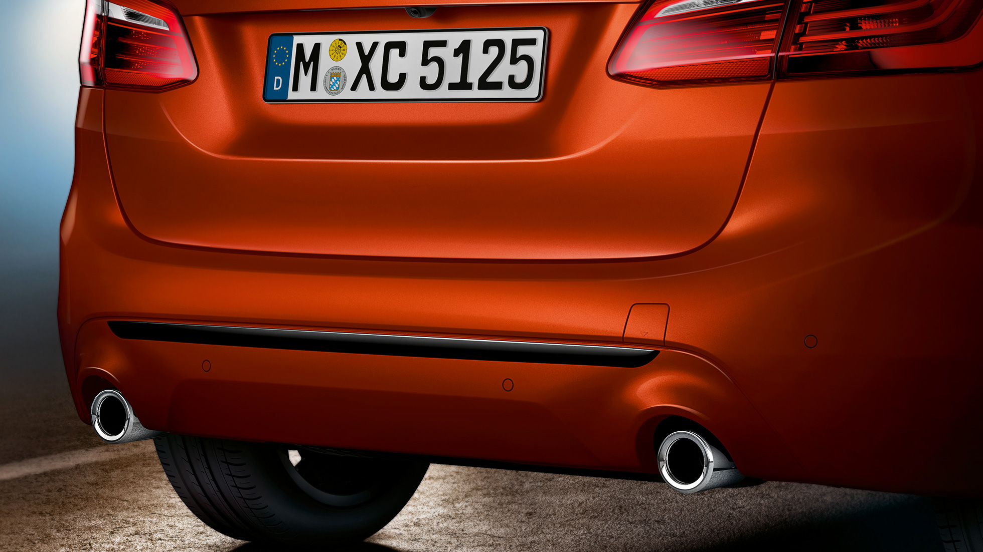 Heckpartie BMW 2er Active Tourer F45 Heckpartie BMW 2er Active Tourer 220i F45 Facelift 2018 Sunset Orange metallic Nahaufnahme Heck