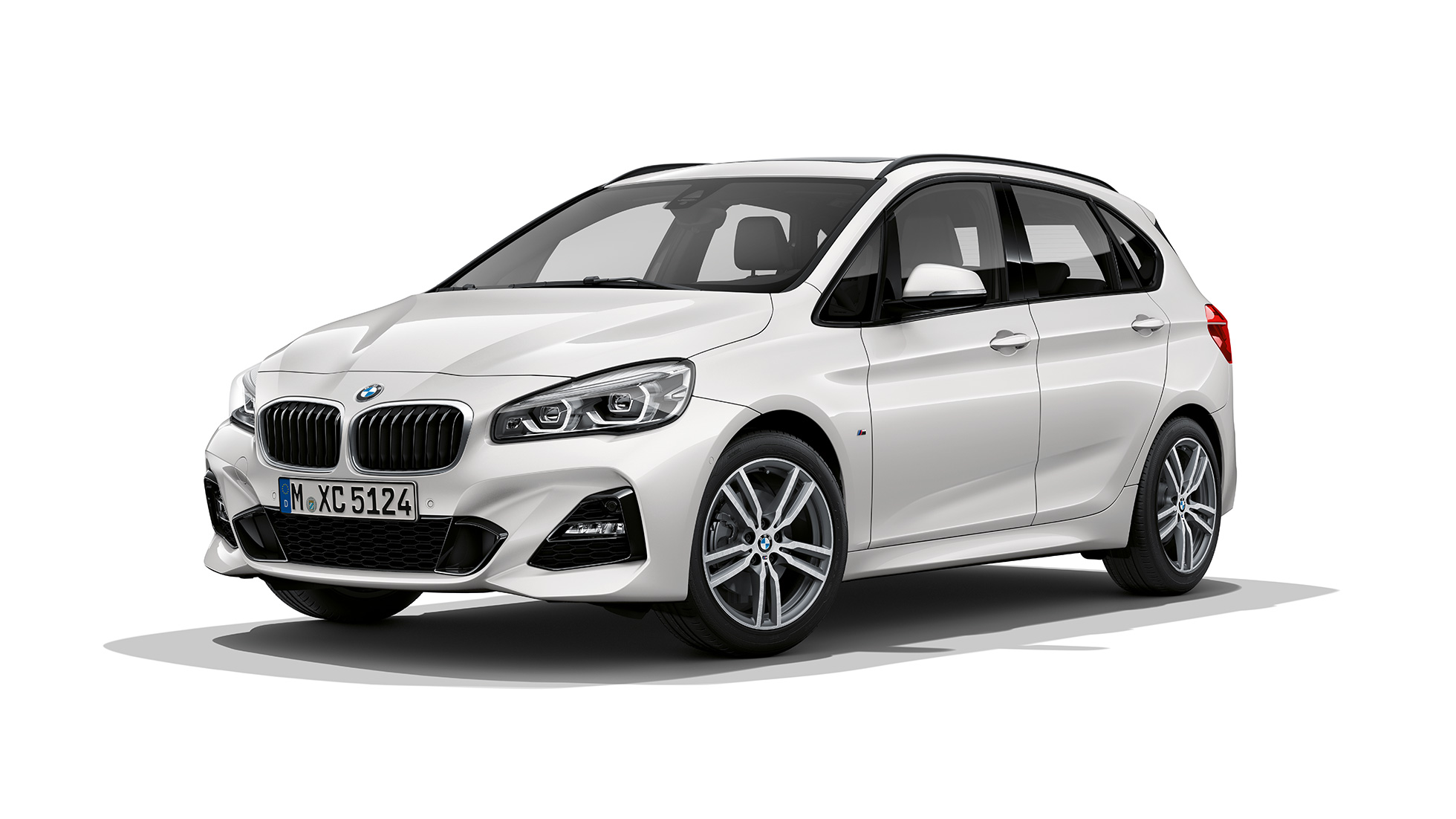 BMW 2er Active Tourer Modell M Sport F45 BMW 2er Active Tourer in Weiß 220d xDrive Modell M Sport F45 2018 Mineralweiß metallic Dreiviertel-Frontansicht