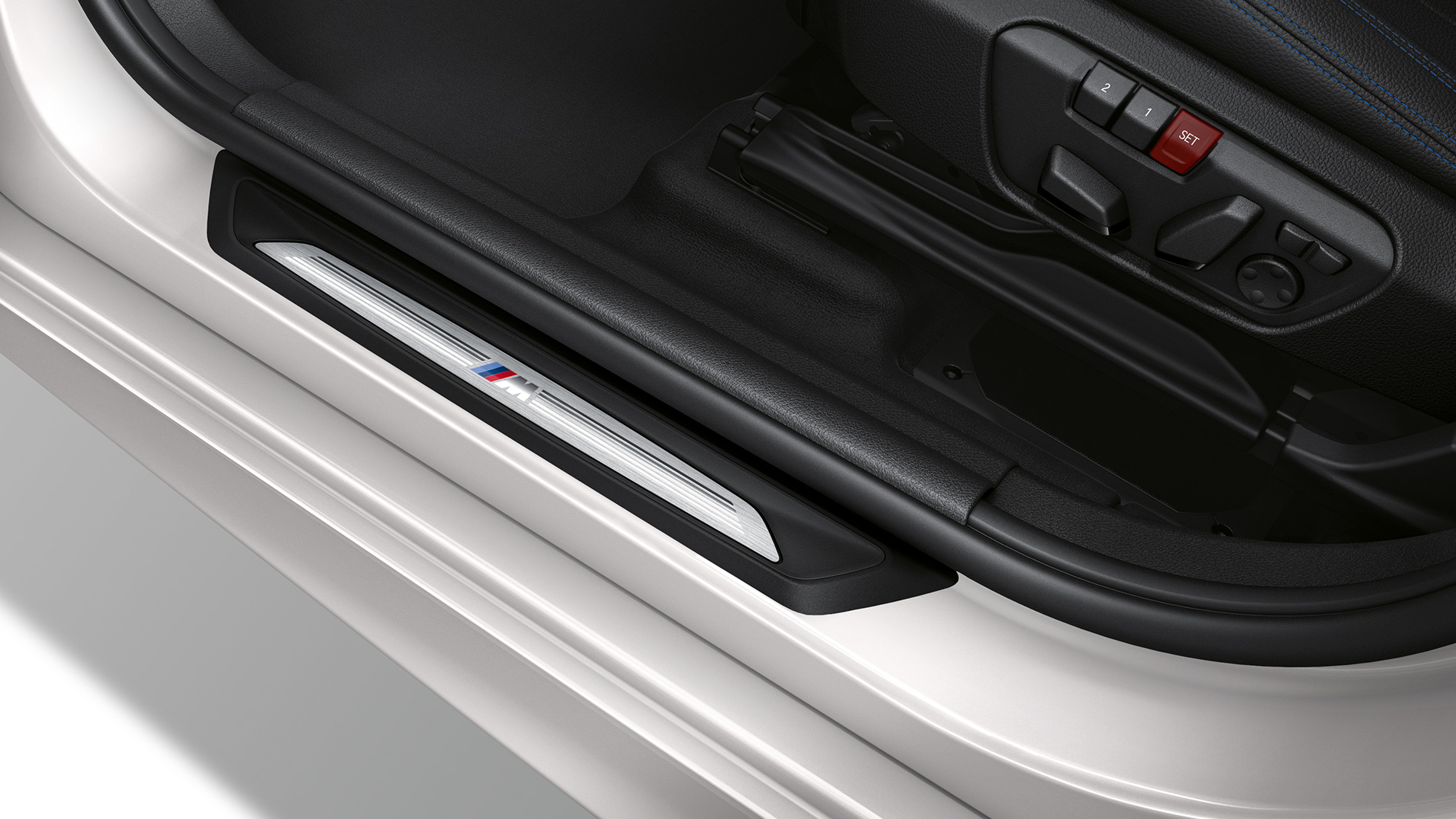 Einstiegsleisten BMW 2er Active Tourer Modell M Sport F45 Einstiegsleisten BMW 2er Active Tourer 220d xDrive Modell M Sport F45 2018 Mineralweiß metallic Exterieur