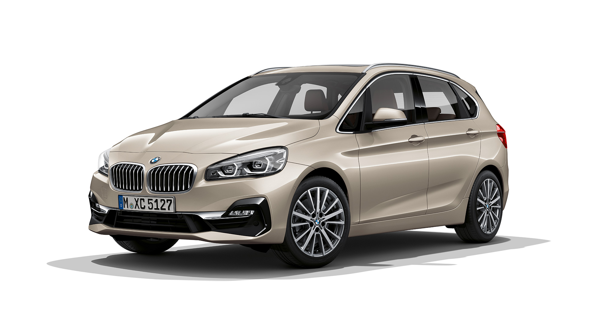 Dreiviertel-Frontansicht BMW 2er Active Tourer Modell Luxury Line F45 BMW 2er Active Tourer Modell Luxury Line 225i xDrive F45 2018 Kaschmirsilber Dreiviertel-Frontansicht