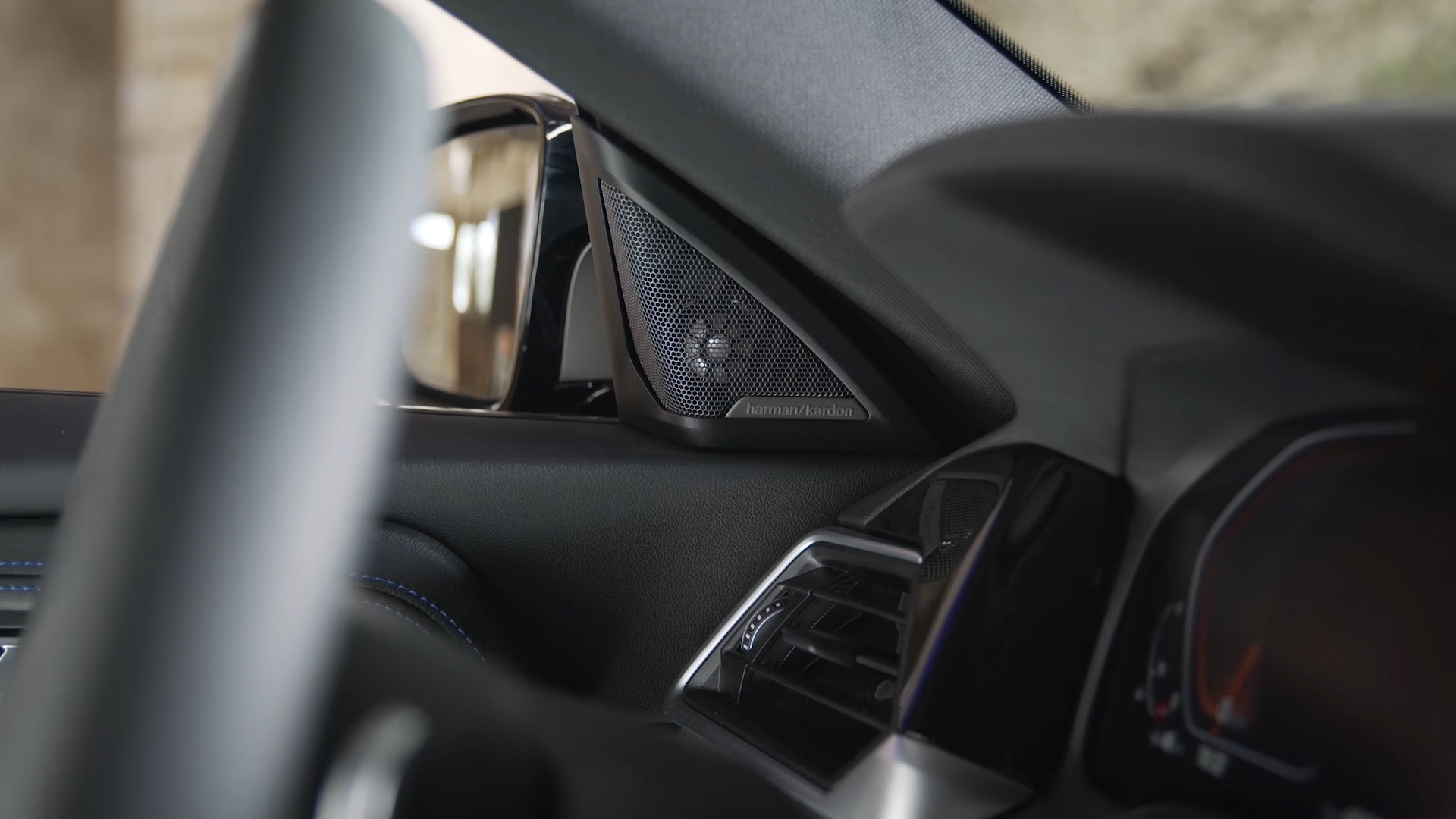 Intelligent Personal Assistant und Connected Music Intelligent Personal Assistant und Connected Music