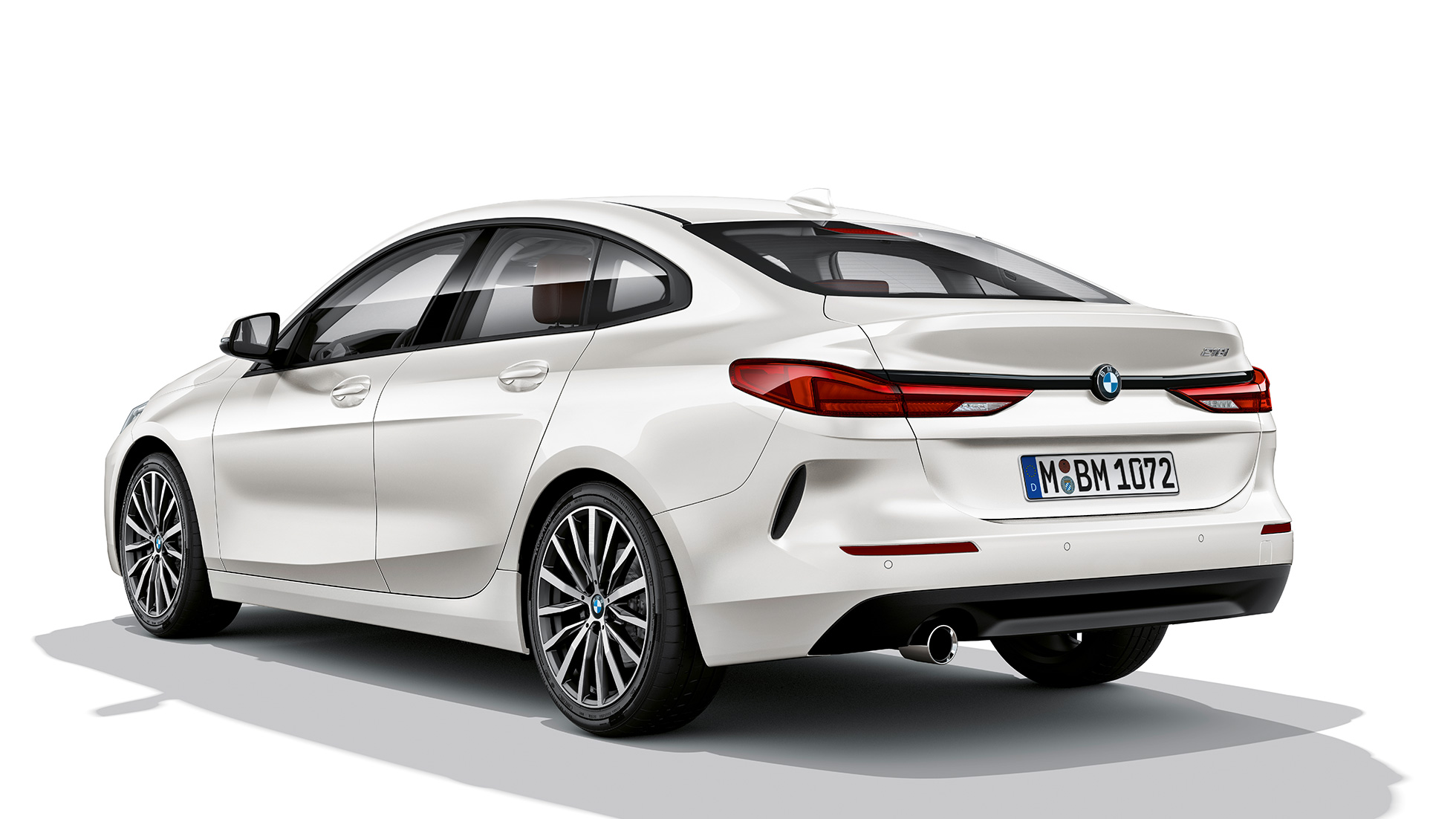 Leichtmetallräder BMW 2er Gran Coupé Modell Advantage F44 Leichtmetallräder BMW 2er Gran Coupé Modell Advantage Mineralweiß F44 Dreiviertel-Heckansicht