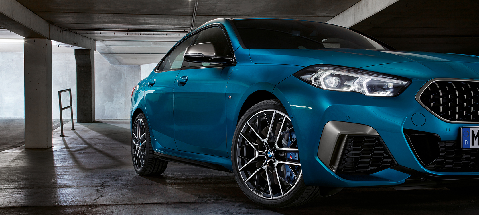 BMW 2er Gran Coupé Dreiviertel-Frontansicht F44 BMW 2er Gran Coupé Snapper Rocks Blau metallic F44 Dreiviertel-Frontansicht