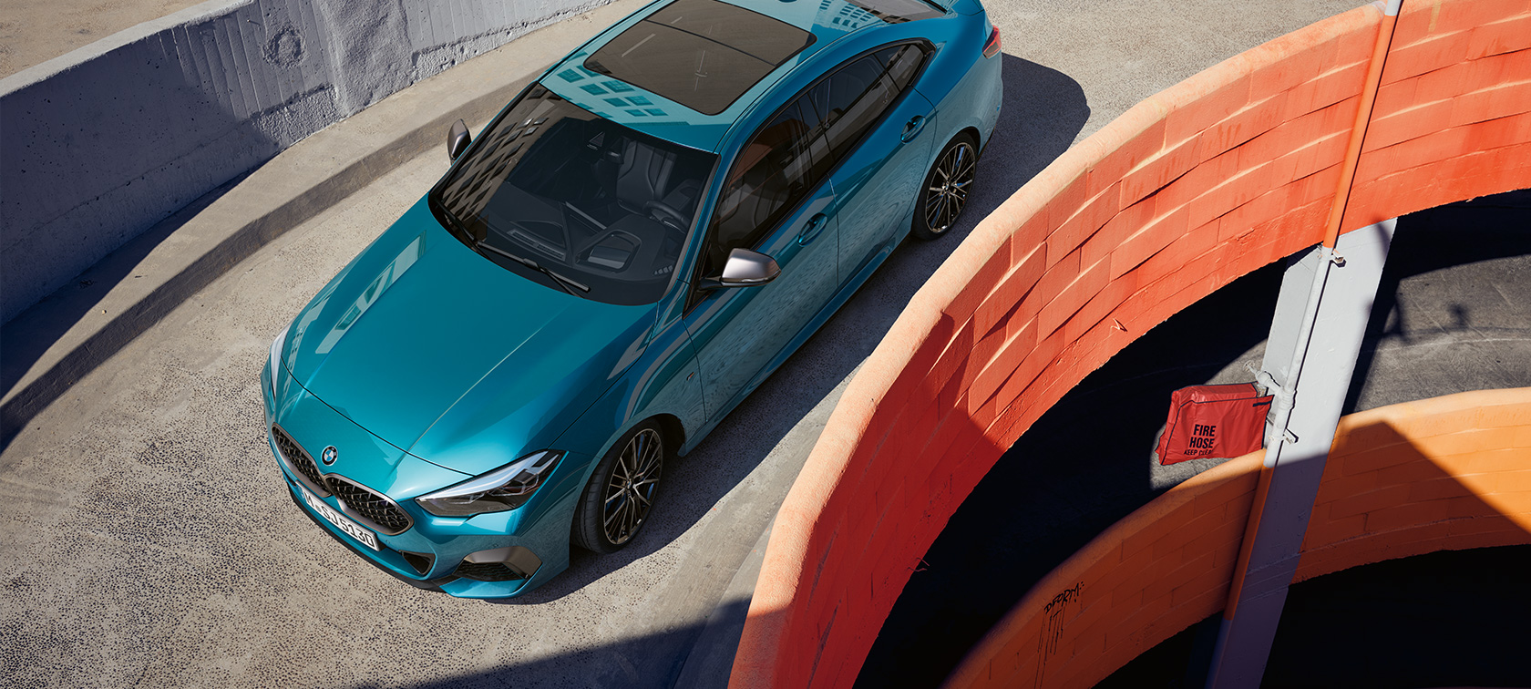 BMW 2er Gran Coupé F44, Dreiviertel Frontsicht von oben BMW 2er Gran Coupé F44 Snapper Rocks Blau metallic, Dreiviertel Frontsicht von oben auf das Dach