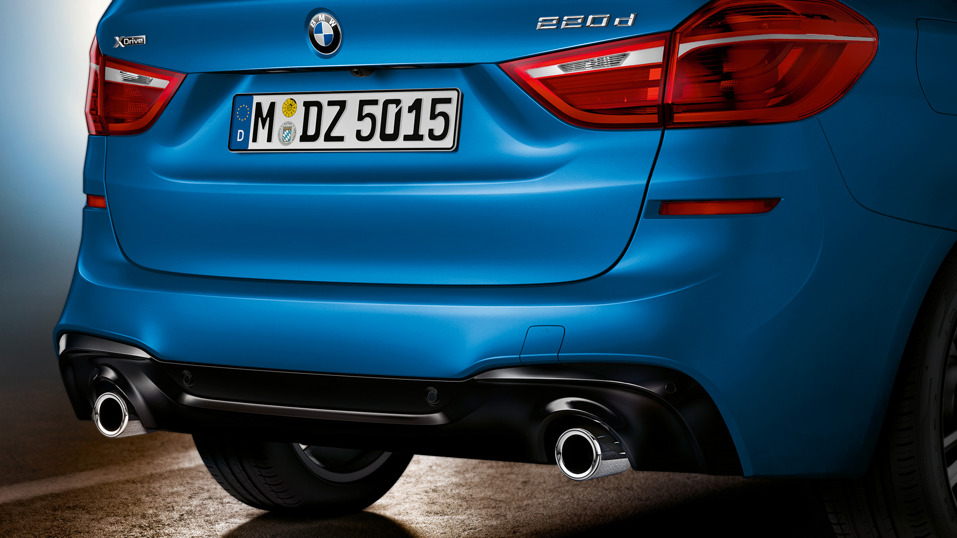 Partie arrière de la BMW Série 2 Gran Tourer F46 Partie arrière de la BMW Série 2 Gran Tourer F46 restylage 2018 Misano Blau metallic vue en gros plan arrière
