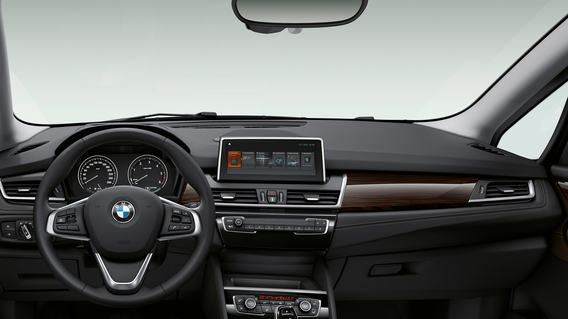 Poste de conduite de la BMW Série 2 Gran Tourer 218d xDrive, Modèle Luxury, F46 2018 habitacle