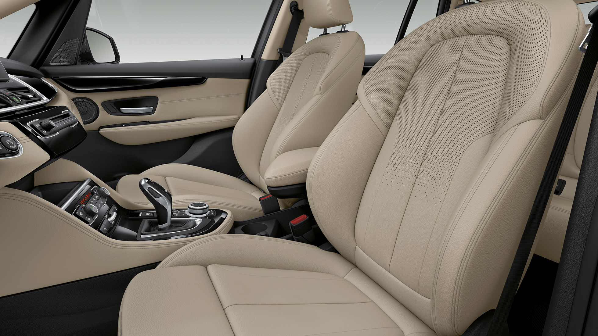 Sièges sport de la BMW Série 2 Gran Tourer 220d, Modèle Sport, F46 2018 habitacle 